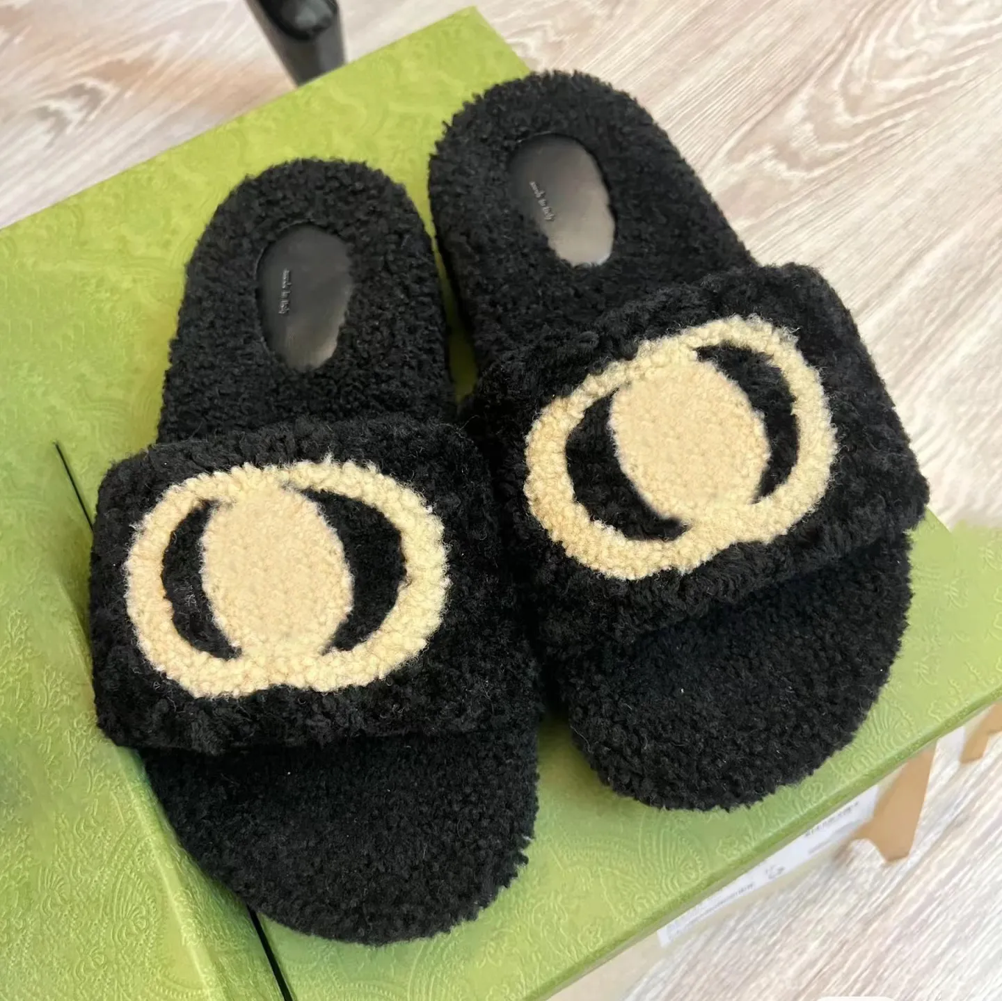 mode lyxdesigner toffel nallebjörn sandal fluffy platta kvinnor fuzzy hus bild 2024 ny stil casual sko loafer vinter päls