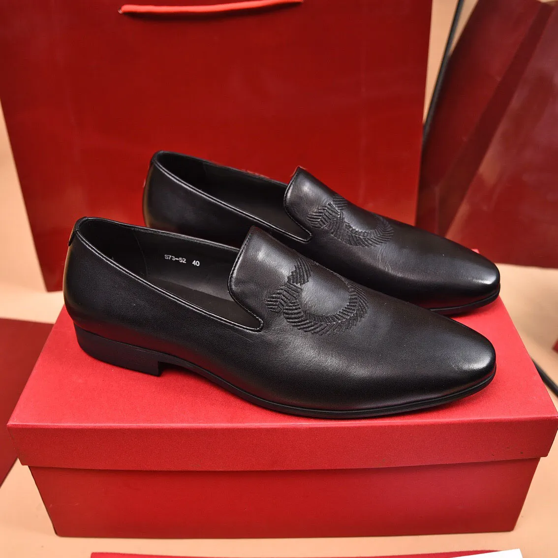 Haute qualité 2023 hommes chaussures habillées formelles messieurs Designer fête affaires Oxfords mâle décontracté marque mocassins taille 38-45