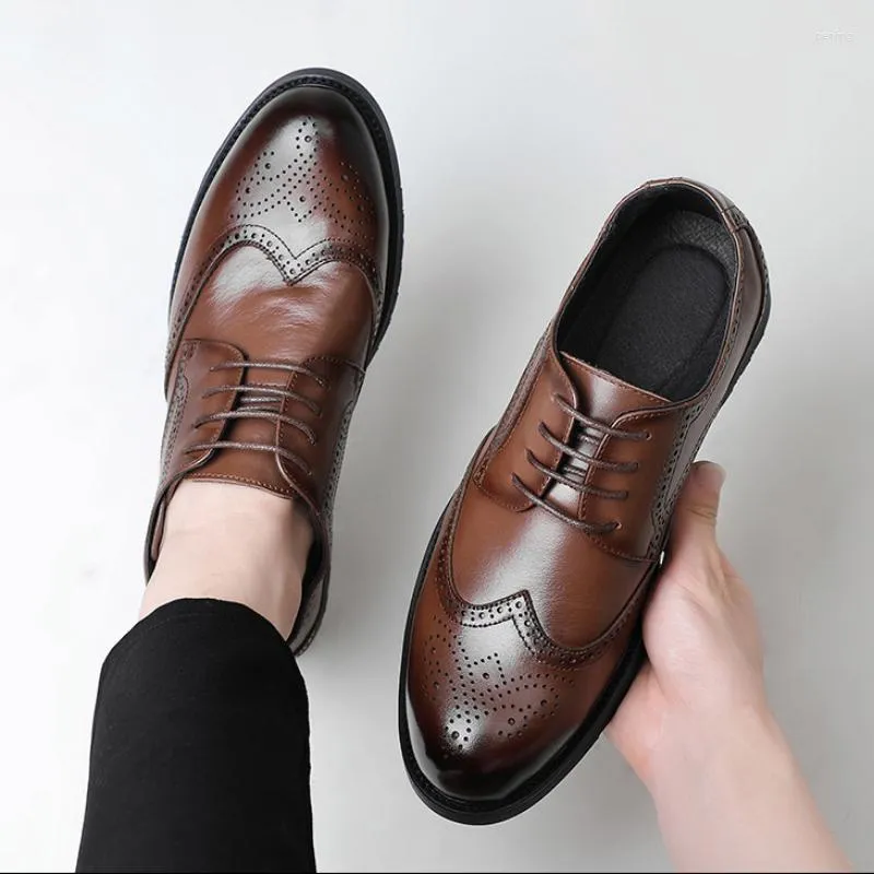 Elbise Ayakkabı Markası Orijinal Deri Erkekler Brogue Oxford İngiliz Tarzı İş Yumuşak Çıkarılmış Tasarımcı Siyah Kahverengi M96096