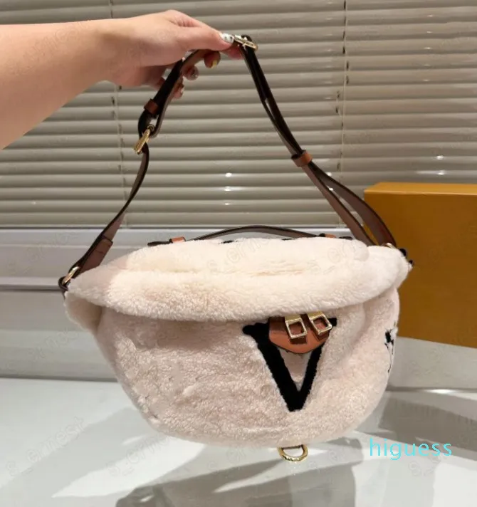 2023 Nytt lyxmärke Bumbag Designer Fanny Packs For Womens Fashion Letter Classic Lamb Wool Midjeväskor Mens Chest Pack Shoulder Bag