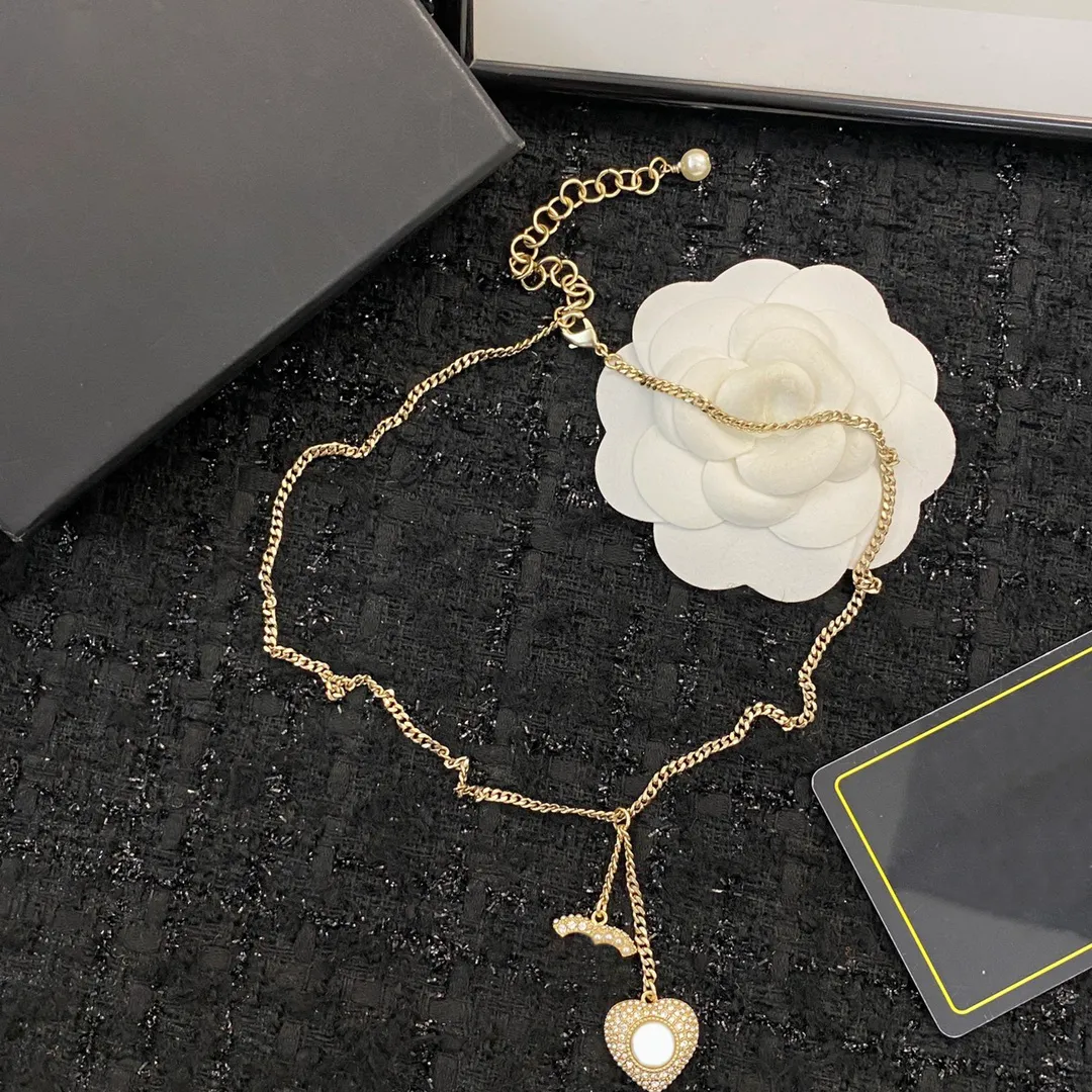 Luksusowy moda Pearl Naszyjnik projektant biżuterii Diamentowe litery wisiorki