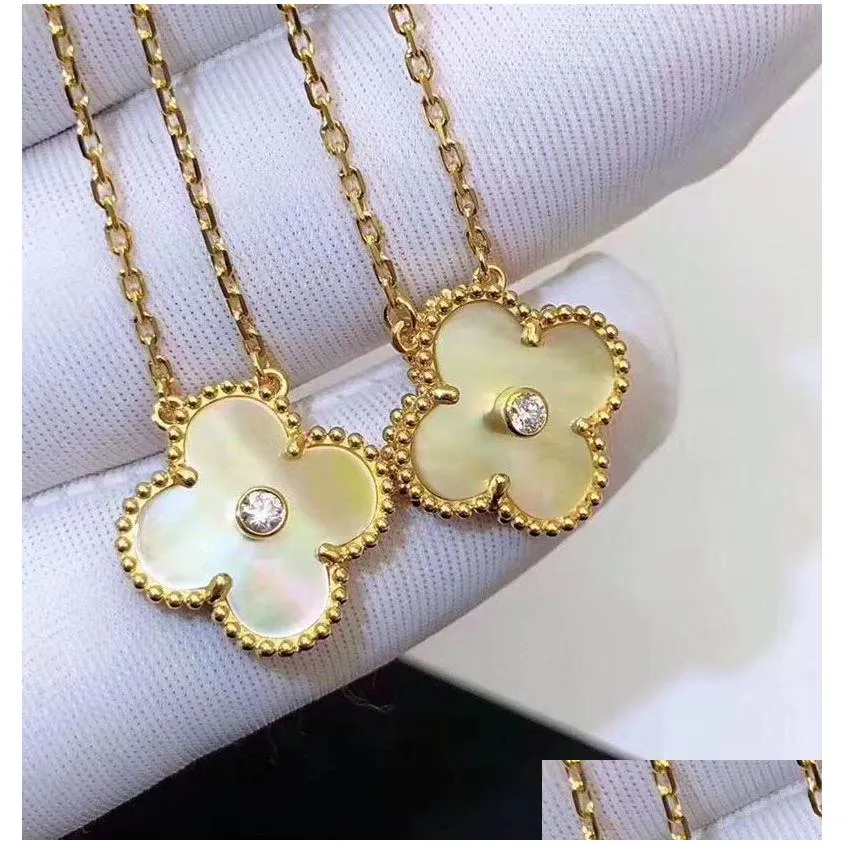 2024 Fashion Jewelry Designer Van Clove Pendant Halsband Pendant Halsband Kvinnor 18K Gold Necklace Mother of Pearl Brand Luxury Classic Limited Edition Series Des Des