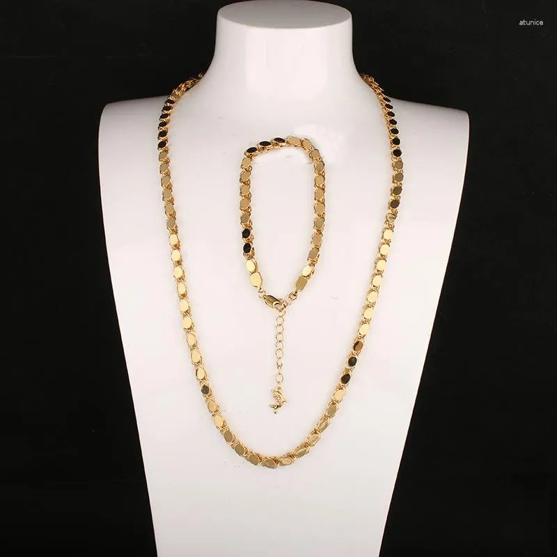 Серьги ожерелья продают женские ювелирные украшения глянцевая золотая мода простая женская свадебная женщина, покрытая свадебной женщиной