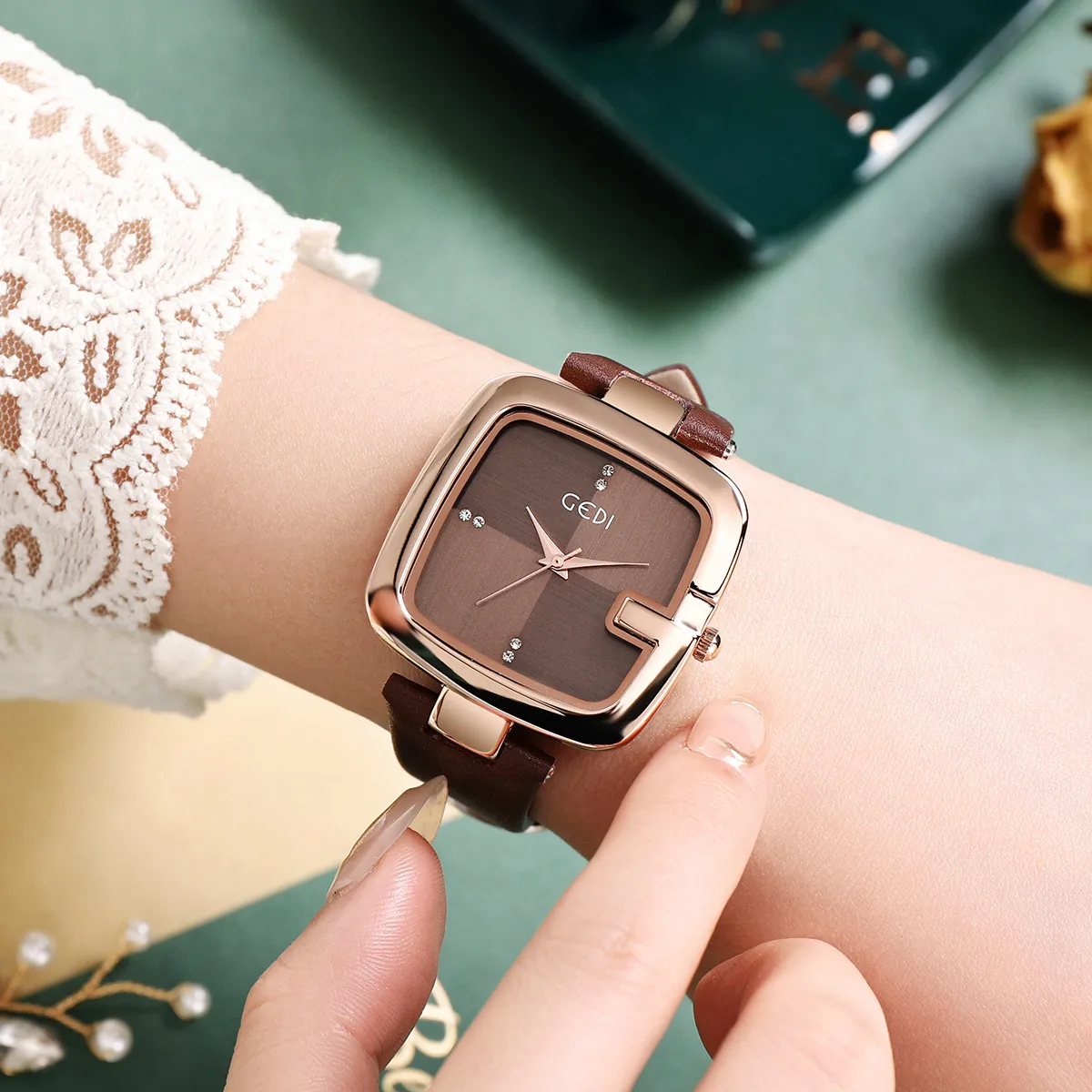Luxury Women s Quartz Watch Waterproof Large Dial Designer Fashion Belt Watch