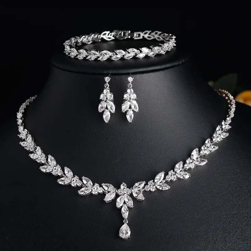 Ensembles de bijoux de mariage Uilz exquis feuille Dangle boucle d'oreille ensemble pour femmes accessoires de fête Zircon boucles d'oreilles collier mariée cadeau 230804