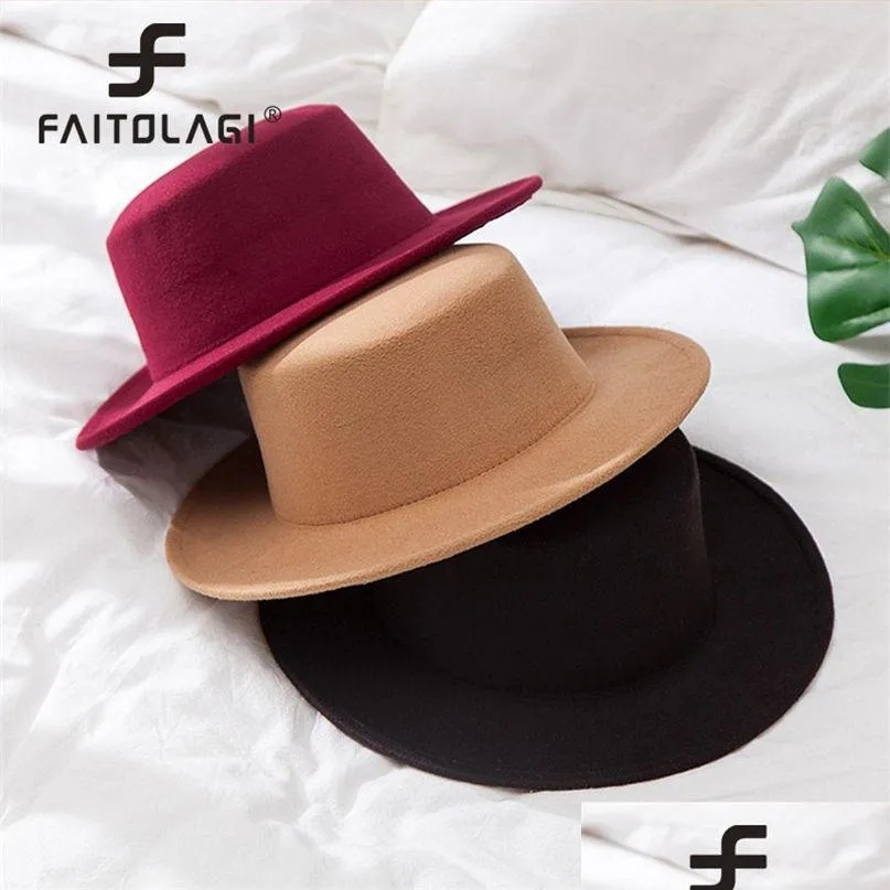 Breda brimhattar Flat Top Fedoras för kvinnor Solid Color Imitation Woolen Jazz Cap Elegant British Lady Caps Bowler Fedora 220810 Drop DH5YM