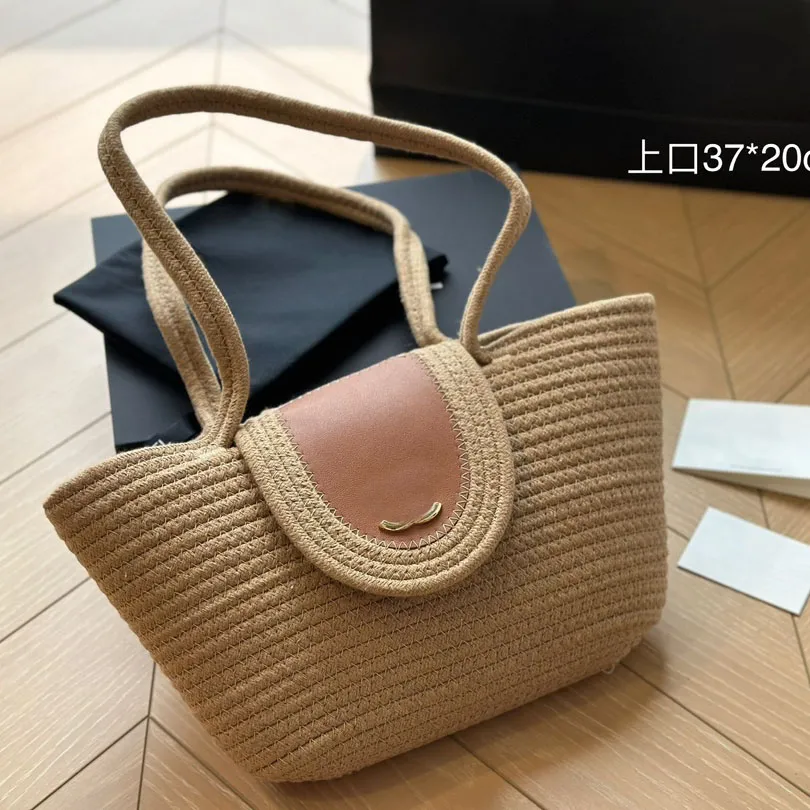 Stijlvolle strandtas Zomerse musthave basket bag met in-liner holiday chic item Commuter okseltas