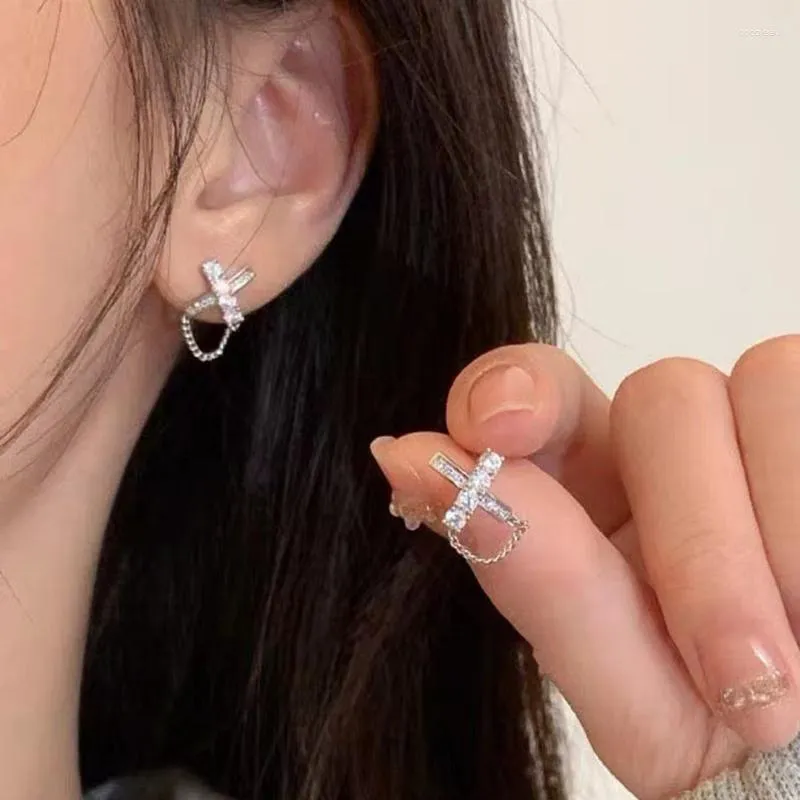 Ohrstecker Kreuz Mit Kette Für Frauen 2023 Trend Einfache Zirkonia Silber Farbe Piercing Ohr Bolzen Weiblichen Schmuck KCE270