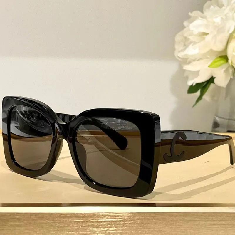 Chuntam Designer Man Women Rectangle Sunglasses Usisex Designer Goggle Beach Sun Glasses Retro Frame Design UV400 مع صندوق جيد جدًا