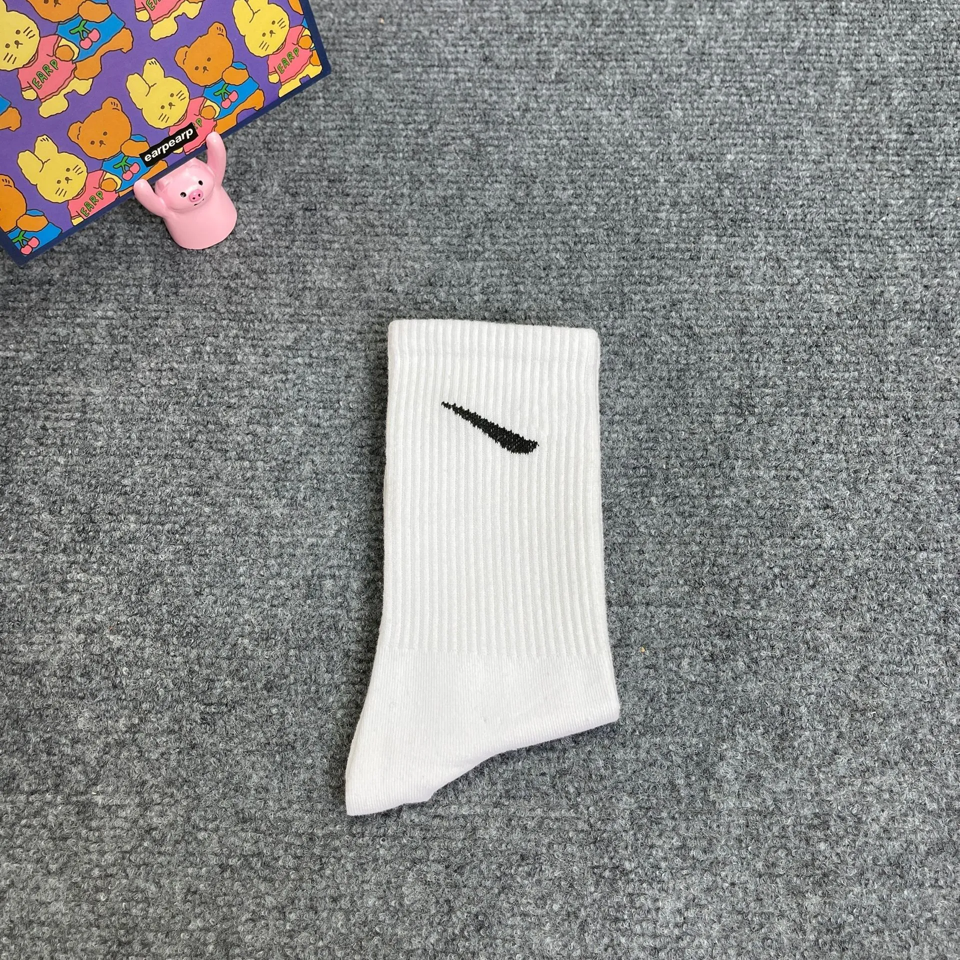 DHgate Mens Womens Breathable Cotton Fashion Crew Socks 5 Pairs Apparel