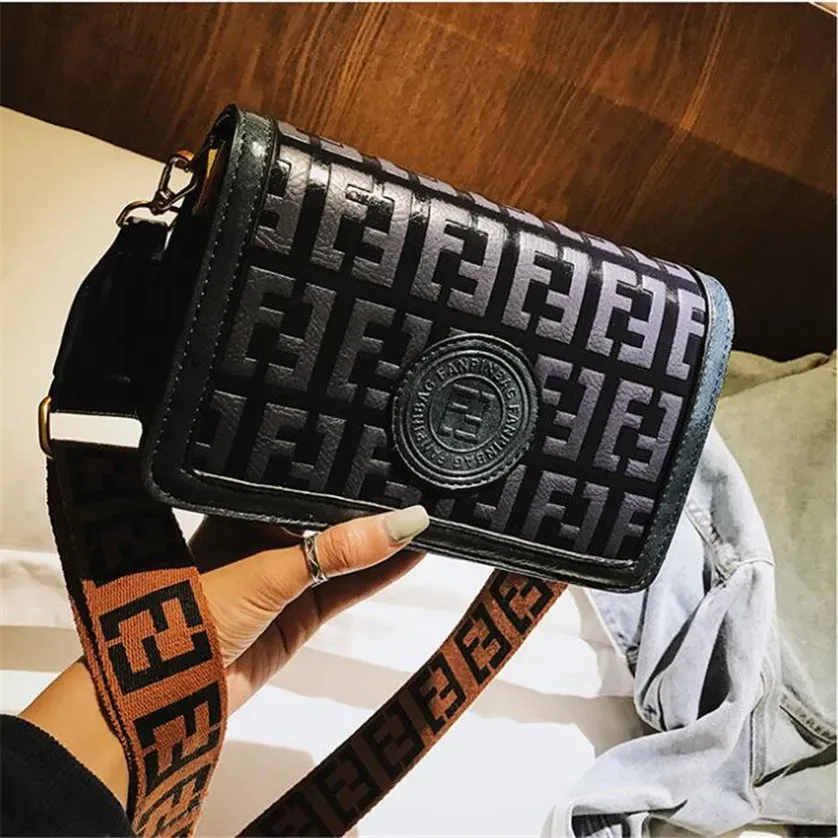 Ünlü kadın tasarımcı omuz çantaları lüks tek renkli akşam çantaları moda deri çanta siyah bayan zincir çanta çanta crossbody toes 4 renk