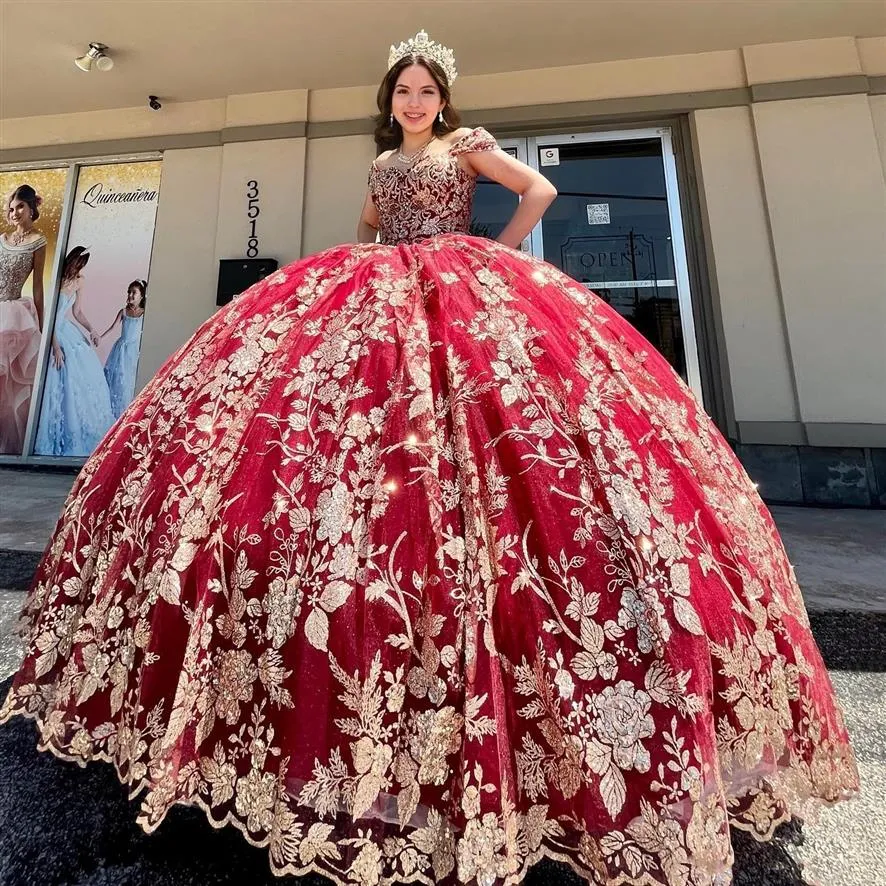 Abito Quinceanera oro bordeaux 2023 Cinghie Collo Sparkle Paillettes floreali Perline Tulle Puffy Sweet 16 Abiti Vestidos De 15 Anos Lac2874