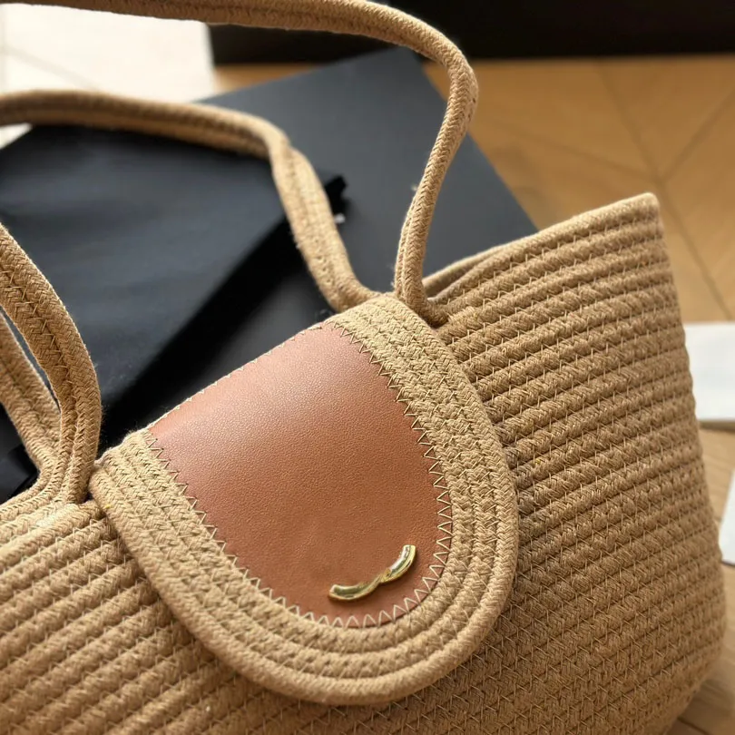 Stylish beach bag Summer must-have basket bag with in-liner holiday chic item Commuter underarm bag