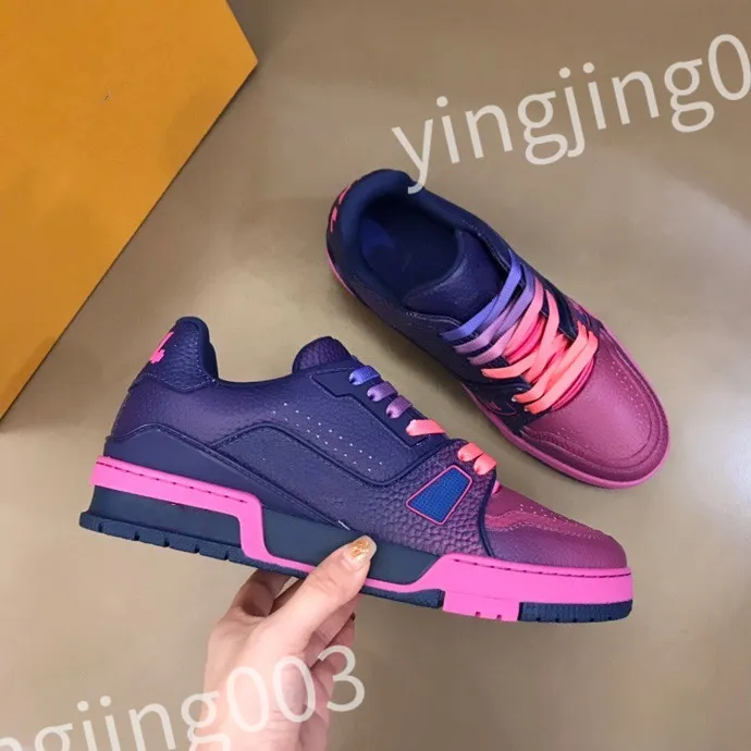 2023 Yeni Üst Lüks Spor Ayakkabı Tasarımcı Buzağı Calfskin Casual Ayakkabı Yansıtıcı Ayakkabılar Vintage Deri Eğitimler All-Match Stylist Sneaker Leisure Shoe RD220632