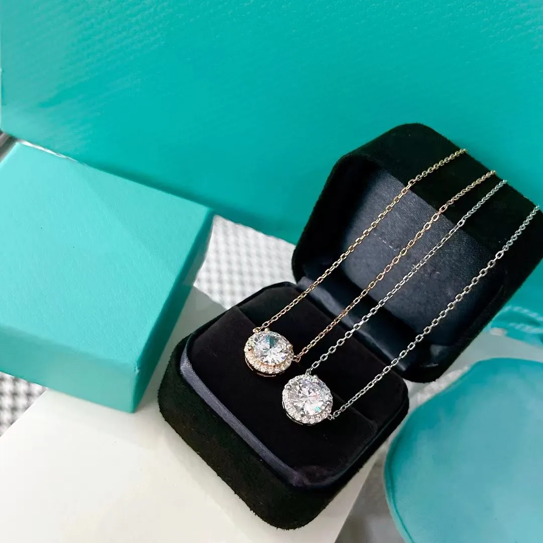 Luxury Pendant Necklace Designer Shinning Big Round moissanites Diamond Crystal Charm Choker For Women Fashion Wedding Love Jewelry Gifts