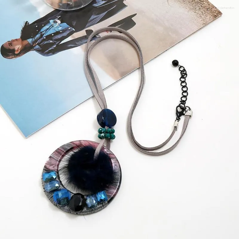 Подвесные ожерелья в тренду Starry Shiny Blue Crystal с круглым акриловым обручом пушистый кожаный шнур.
