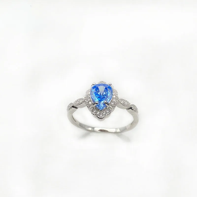 2023 Mode Nya S925 Silver Deluxe Blue Topa Diamond Ring med enkel europeisk och amerikansk design Kvinnors personlig ring