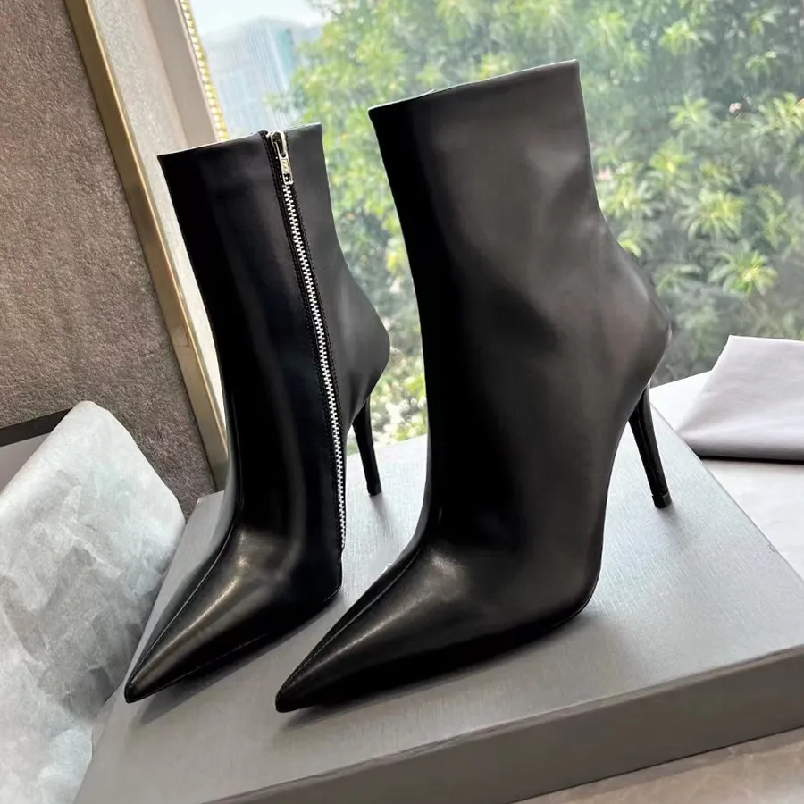 Cadı Bootie Siyah Kadınlar S Lüks Tasarımcı Ayakkabı Botları Orijin Deri Yan Fermuar Ayak Ayak Parçaları Stiletto Topuk Moda Botları 110mm Seksi Parti Elbise Ayakkabı Yüksek Topuklu