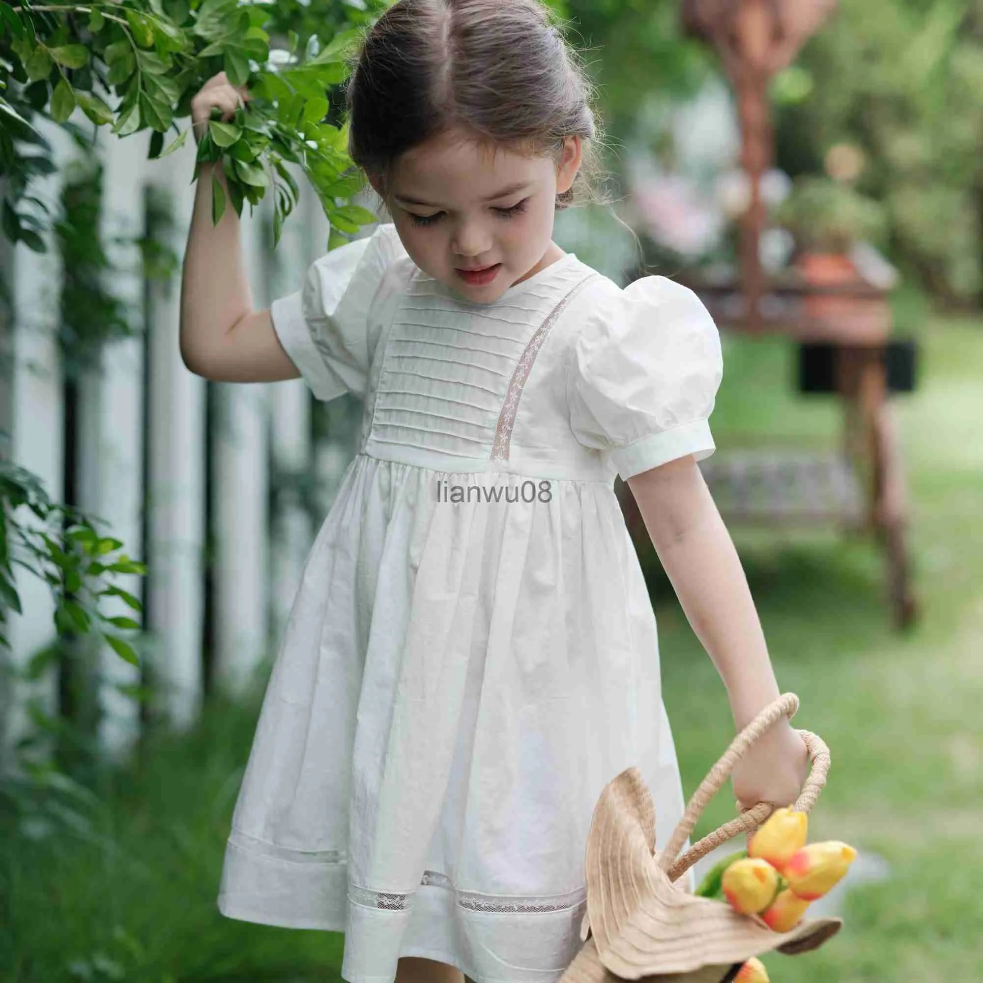 Robes de fille New Summer Girls 'dress Hollow Lace Ball Flying Sleeve School Student Party Princess Dress Children's Kids Girls Clothing x0806