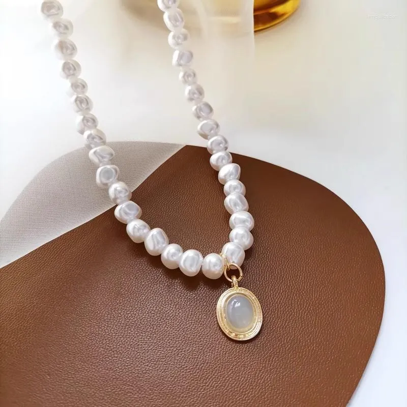 Halsband Französisch Süße Temperament Unregelmäßige Imitation Perle Halskette Weibliche Sommer Oval Anhänger 2023 Modell