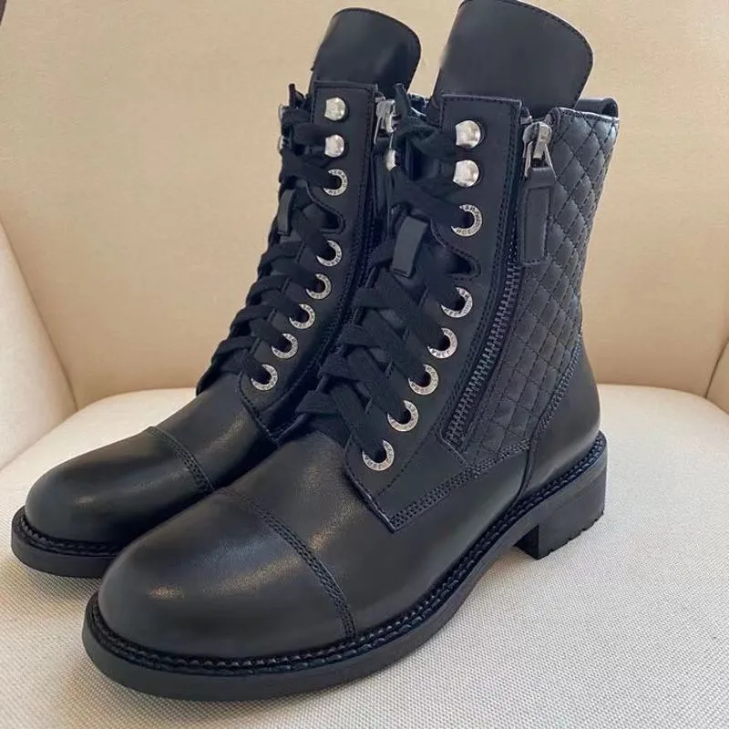 stivali Pelle di vitello nera Tacco spesso qualità Knight Boot Scarpe basse stringate Apertura con cerniera regolabile Stivali da moto Calzature di fabbrica di lusso da donna 35-42