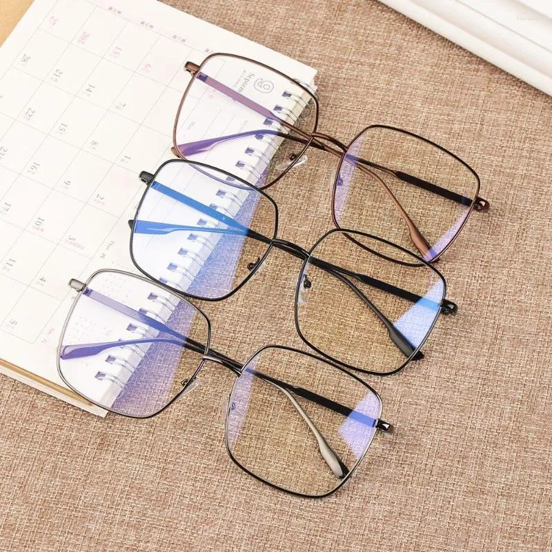 Gafas de sol Anti Blue Light Lens Gafas para mujeres Monturas de gafas ópticas Moda Classic Metal Oversized Frame Computer Gaming Eyewear