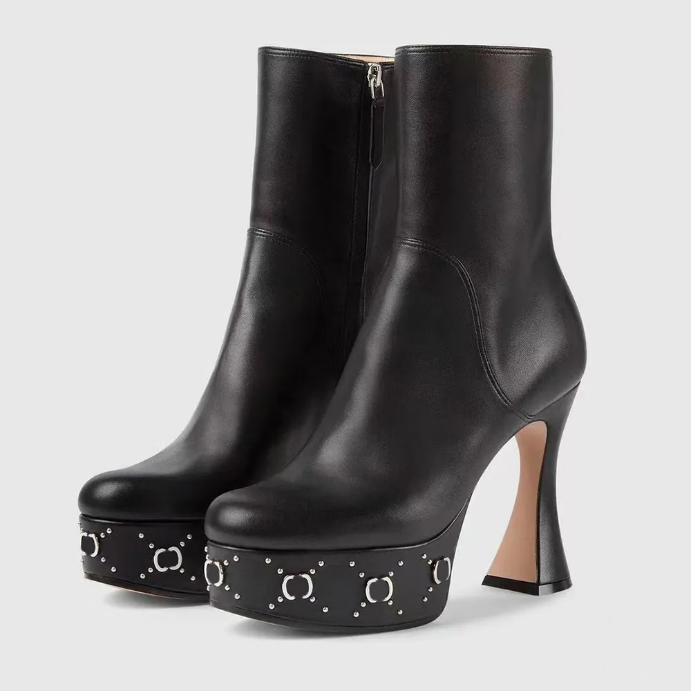 kvinnors plattform boot wlth studs äkta läder runda tår chunky häl mode stövlar 14 cm lyxdesigner zip ankel stövlar högklackade riddare stövlar