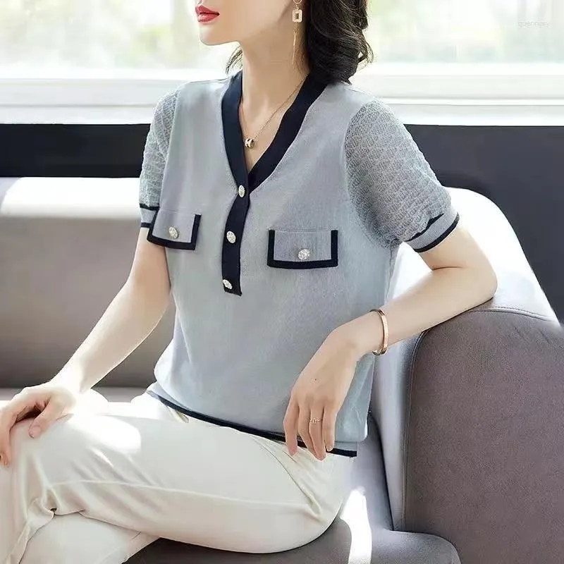 Женские футболки моды элегантная пуговица V-образное свитер футболки Women 2023 Летний случайный ледяной лоскут