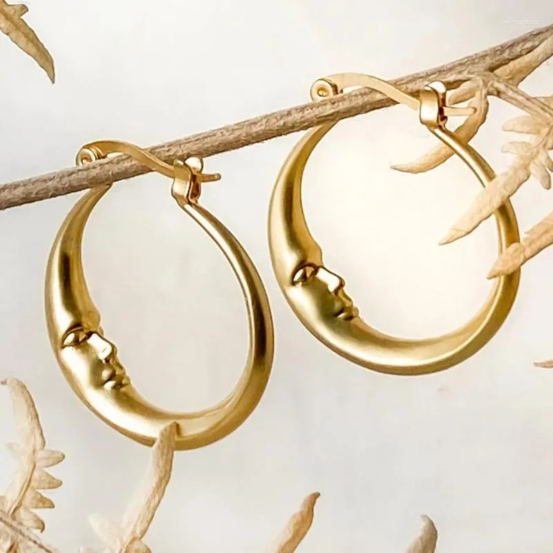 Brincos de argola moda e requintado lua crescente dourado feminino vintage metal esculpido rosto joias personalizadas