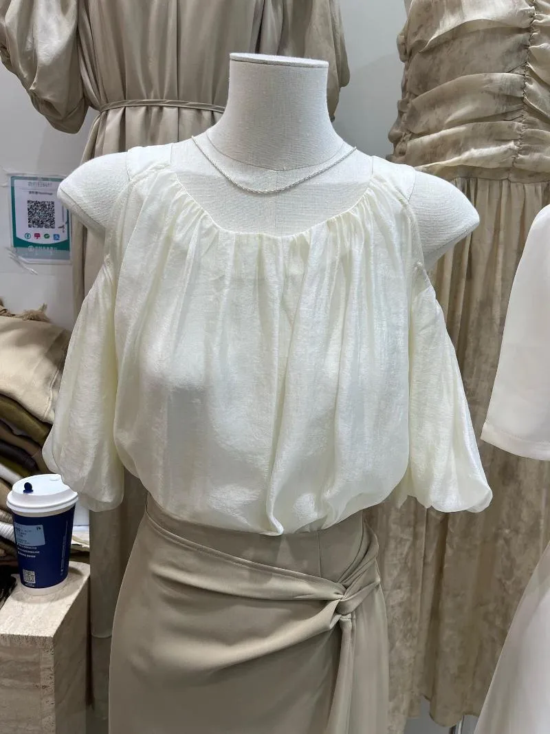 Women's Blouses Bubble Sleeves Off Shoulder Shirt French Elegant Pleated Round Neck Top Design Versatile Summer Simple Fashionable