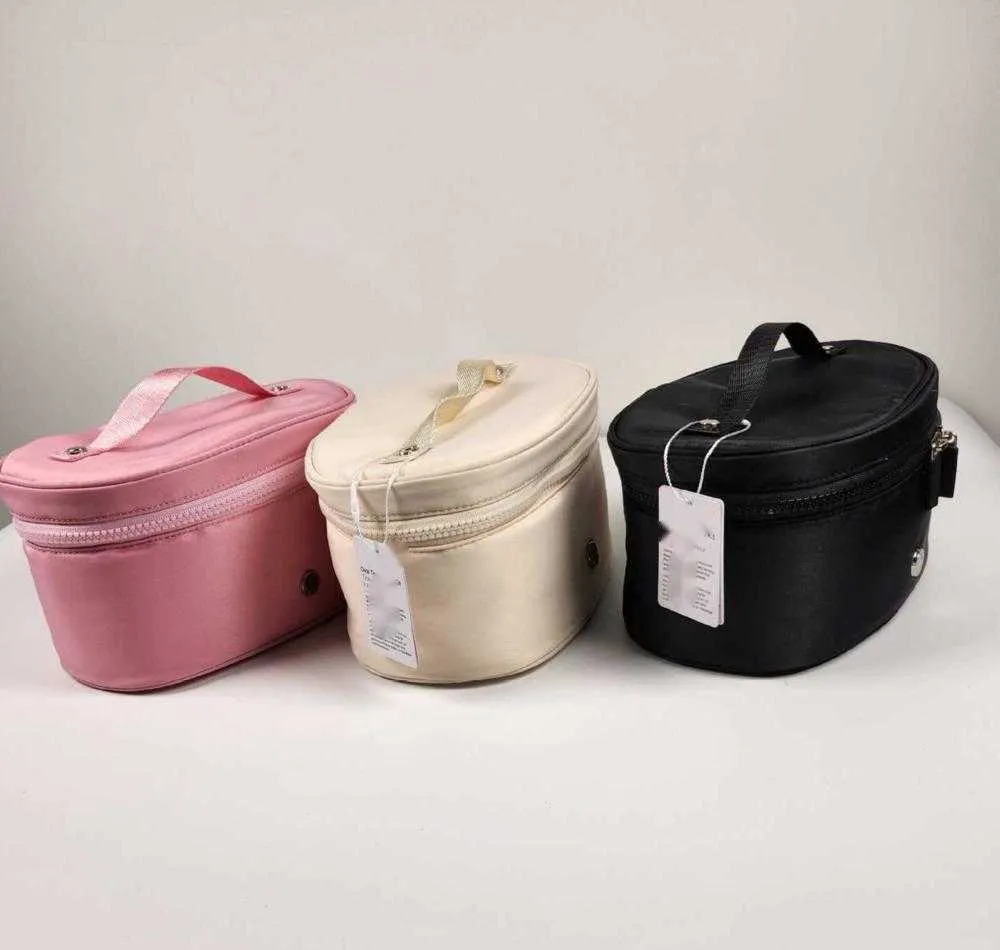 Oval Top Access Kit Water-avvisande tyg Lulu Cosmetic Bag Fitness Training Multifunktionell lagringsmetall på designern New Style3388