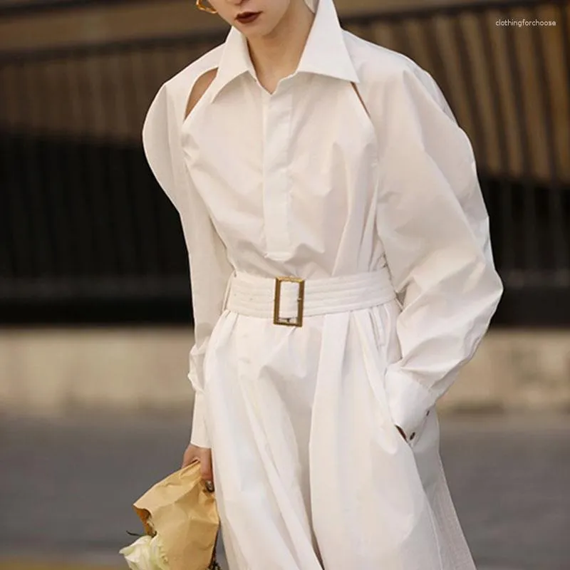 Casual Dresses High-End Designer White Cotton Polo Shirt Lång klänning Elegant Young Fashion Hollow Out Women rakt med bälte