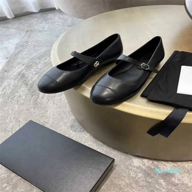 2023 Summer Beach Sandals Designer Designs Shoes Casual Fashion кожаная пряжка на каблуках Baotou Lady Flat Work Women Mocting Color Shouse Обувь