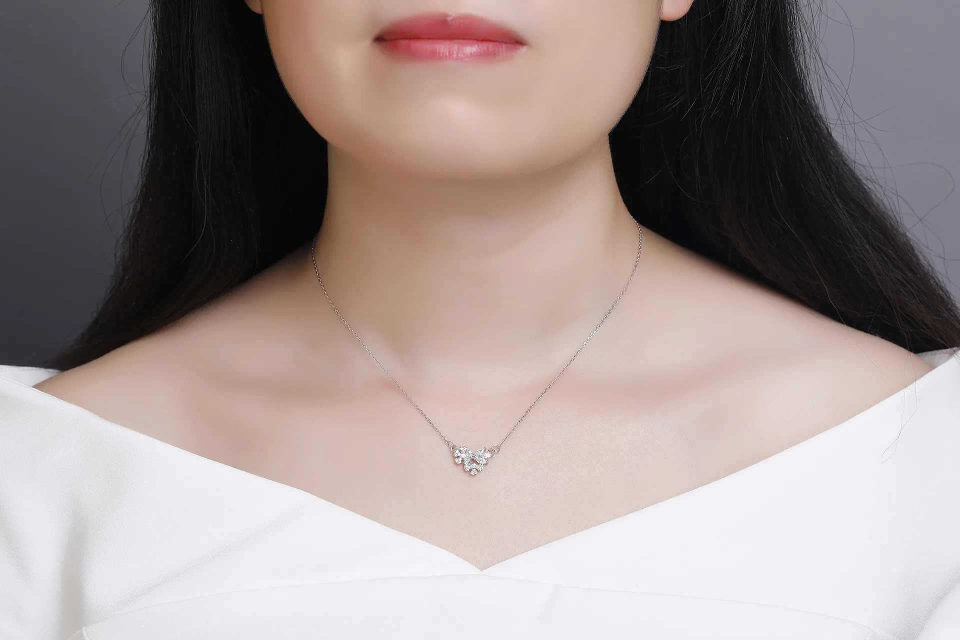 2023 mode nouveau 925S argent fleur ensemble avec pendentif en diamant complet et conception d'os de verrouillage pour collier de femmes minimalistes