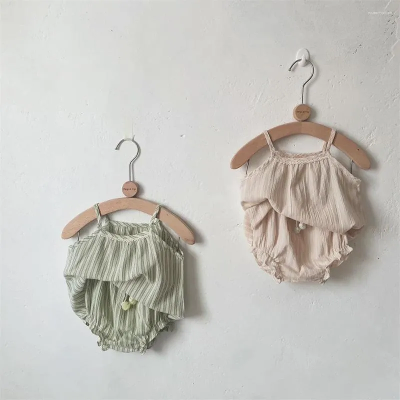 Conjuntos de roupas menina bebê verão legal fino bonito conjunto crianças pulôver tops sling solto camiseta listrada moda pompons algodão pão shorts terno