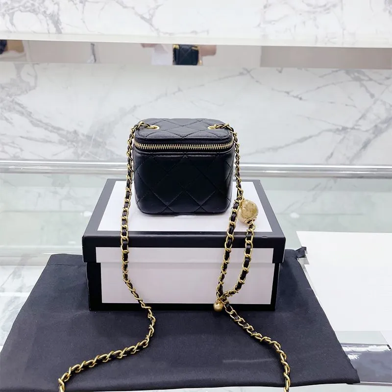 Designer Leather Crossbody Bag With Chain Luxurious Camera Handbag For ...