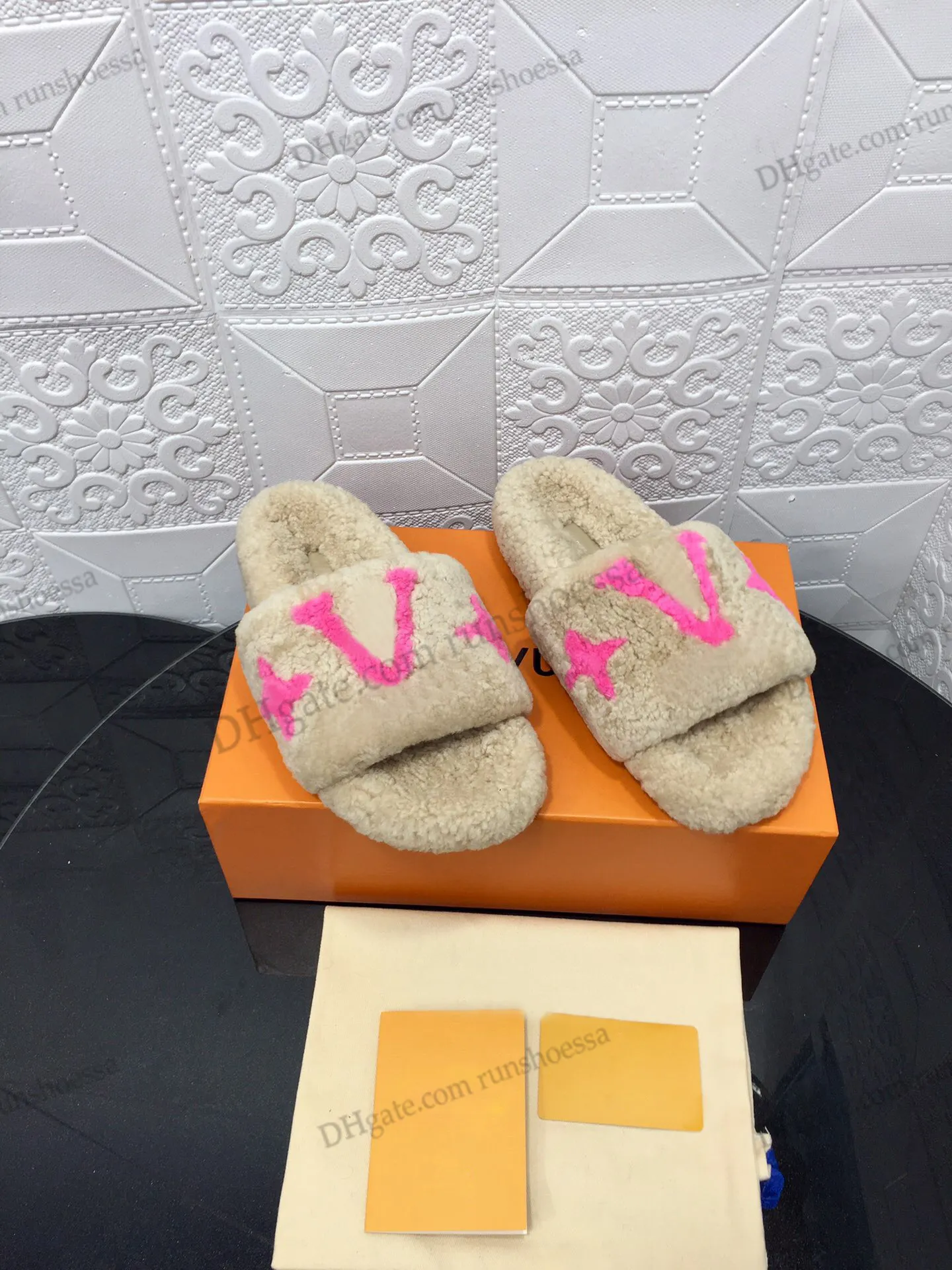 Dhgate louis vuitton sandals deals