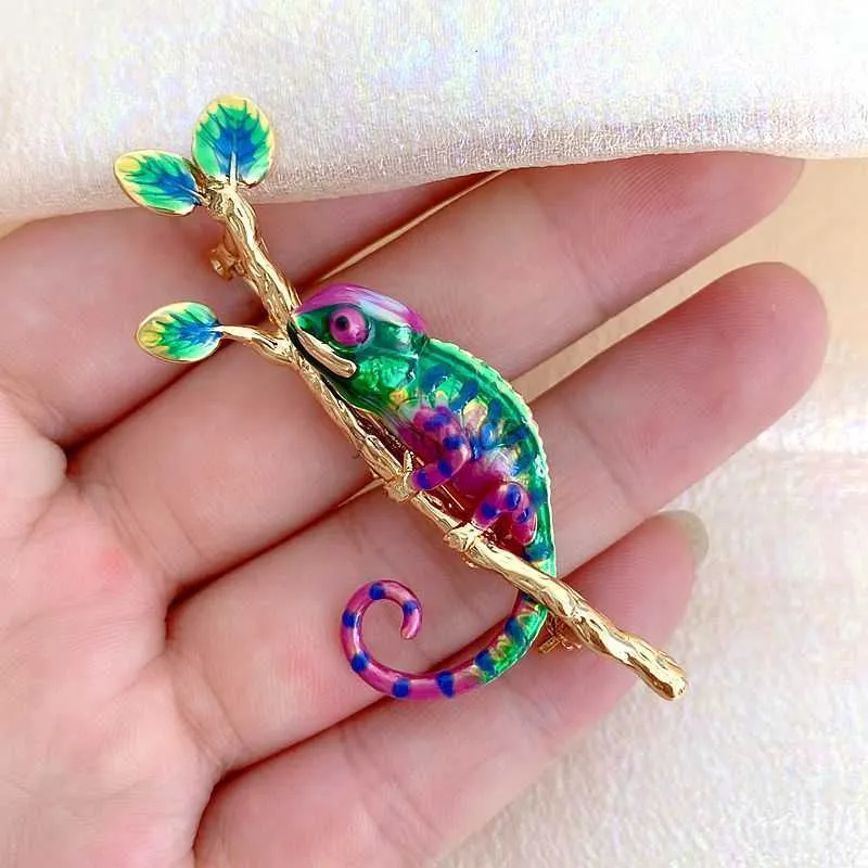 Pins Brooches Enamel Color Glaze Three-dimensional Realistic Chameleon Lizard Personality Creative Brooch HKD230807