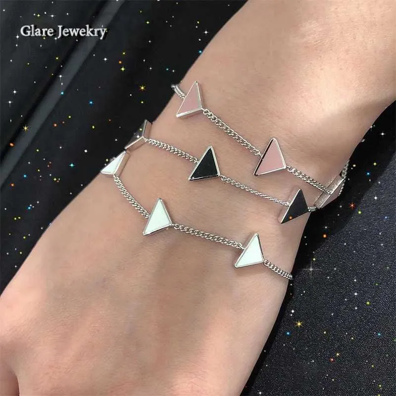 Bracelets à breloques designer INS style minimaliste p famille bracelet tempérament polyvalent géométrique triangle inversé chaîne mode pour femme 27PA