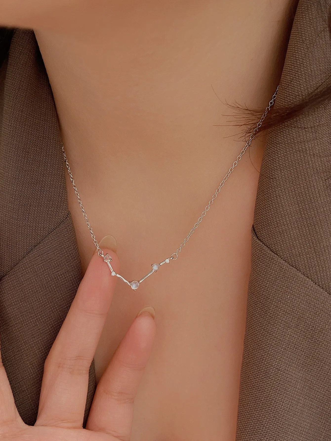 2023 Nya europeiska och amerikanska populära tolv konstellation Halsband Väduren smycken Moonstone Simple, Personalized and Fashion