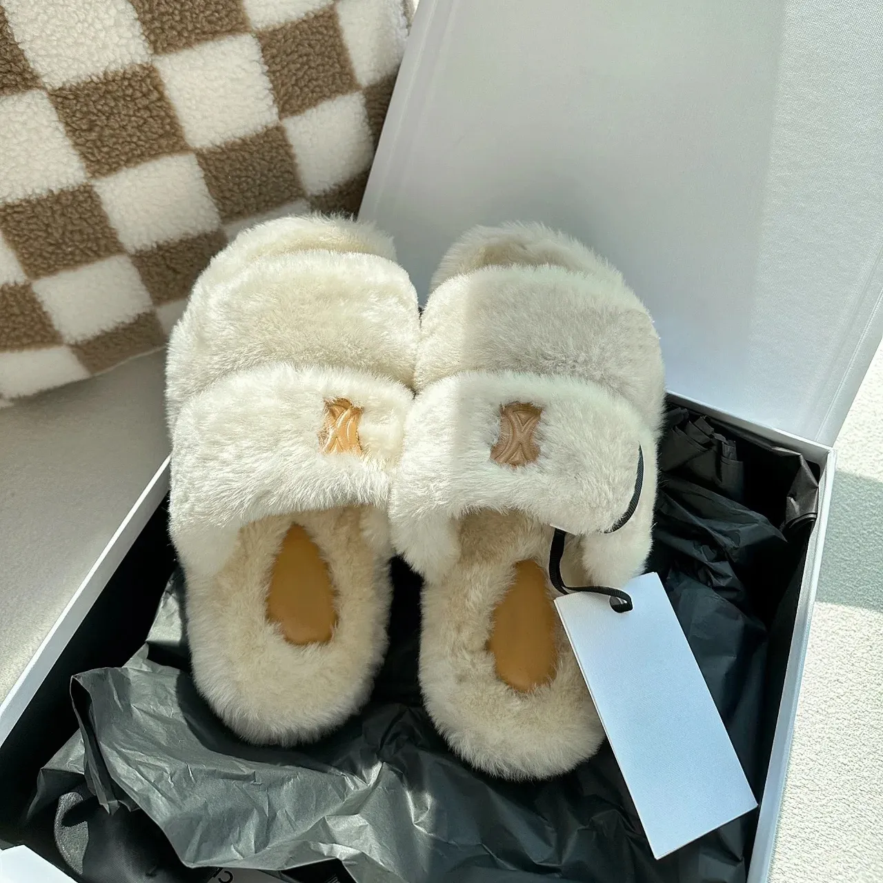 high quality men outdoor Slide woolskin sandale designer Shoe feather Slipper fluffy luxury triumph teddy bear fur sandal celiny Women Slippers flat fuzzy slides