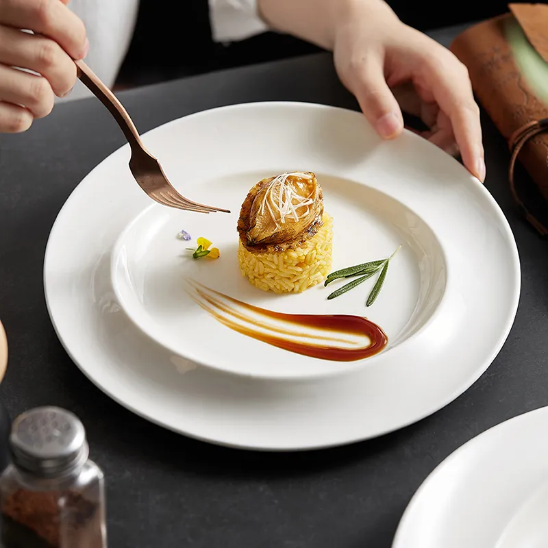 White Irregular Shape Ceramic Porcelain Dinner Plate Set for Steak