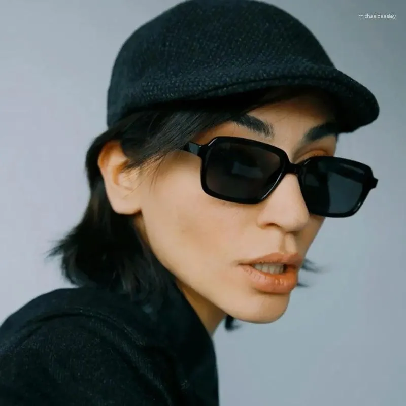 Occhiali da sole Classic Small Frame Retro Unisex Gradation Occhiali casual Trend Square Clear Lens Occhiali Elegant Women UV400