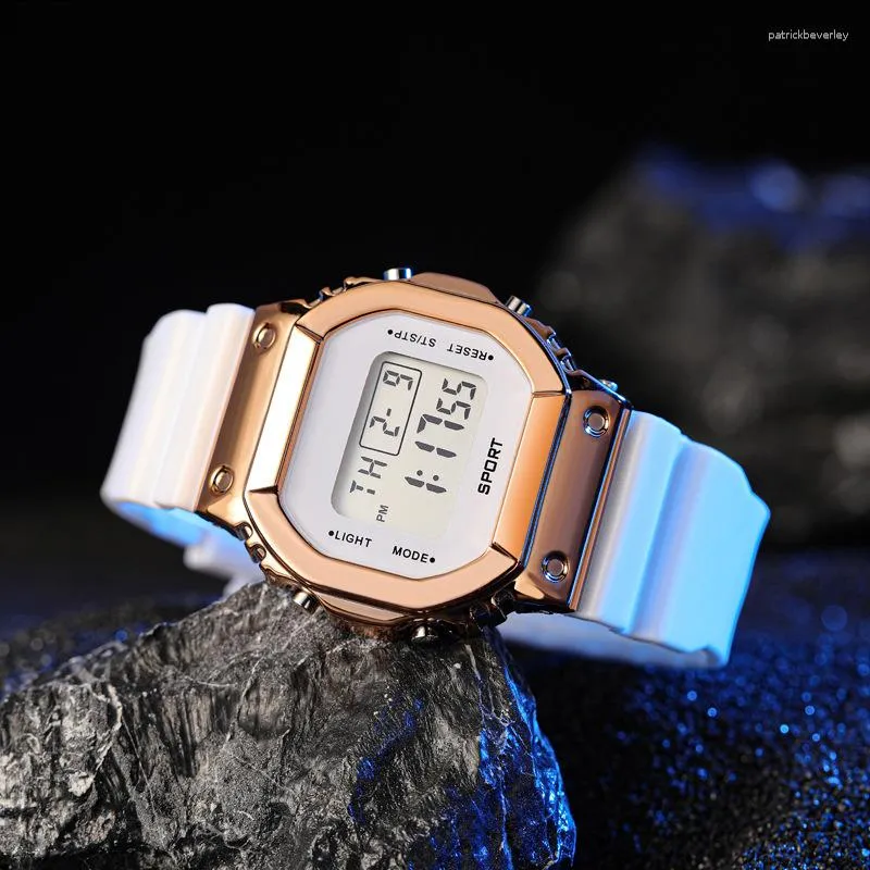Montres-bracelets Sdotter 2023 sport numérique carré montre cadran lumineux décontracté mode horloge extérieure bracelet en caoutchouc à la mode pour hommes B
