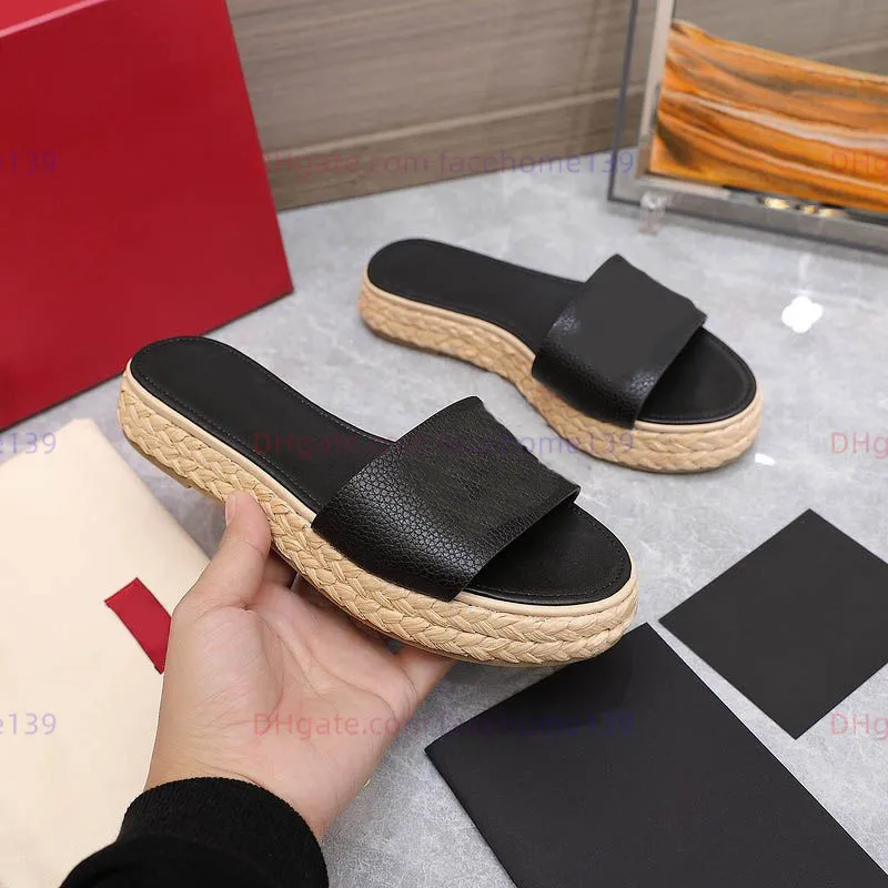 Alpargata trenzada Marca de diseñador Sexy gránulos resbaladizos Sandalias de cuero de becerro Diapositivas Mujeres Zapatillas de fondo grueso Resbalón en mulas Moda Verano Playa Falt Chanclas