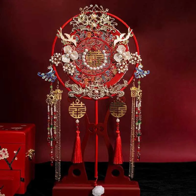 中国スタイルの製品装飾ファン中国語スタイル花嫁のファンフラワーパールウェディングデコレーションエクサイツ豪華な刺繍ファンビンテージファブリックファン