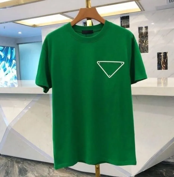 2023 Erkek ve Kadın Tasarımcısı T-Shirt Moda Desen Üçgen Erkekler Sıradan Erkekler Giyim Sokak Tasarımcı Şortlu Kılıflar T-Shirt