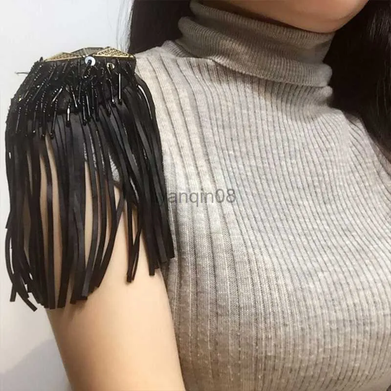 Pins Brooches Beaded for Blazer Epaulet Leather Fringe Tassel Holder Epaulette Spikes Brooch Shoulder Brooches Women Men Suit Accessor HKD230807