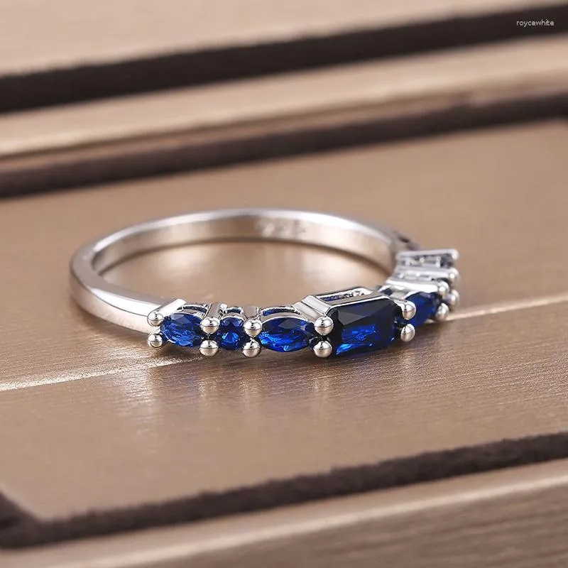 Cluster Rings Simples Moderno Banhado a Prata Zircão de Linha Única Para Mulheres Brilhar Azul CZ Pedra Incrustada Moda Jóias Anel de Presente de Festa