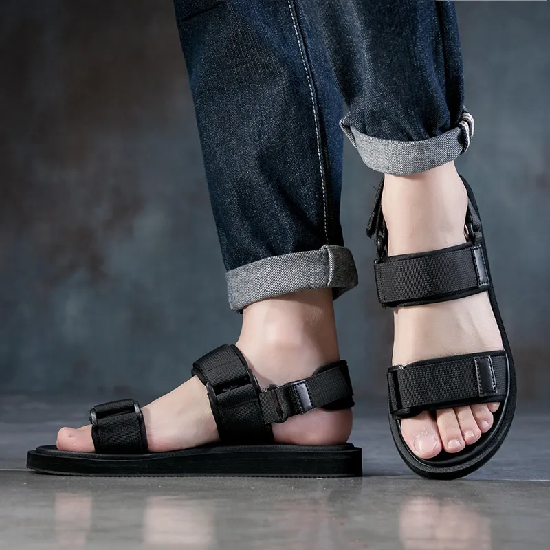 Sandales Hommes Chaussures De Plage Étudiants Été Décontracté Tendance Sauvage Vietnamien Et Pantoufles Version Coréenne 230807